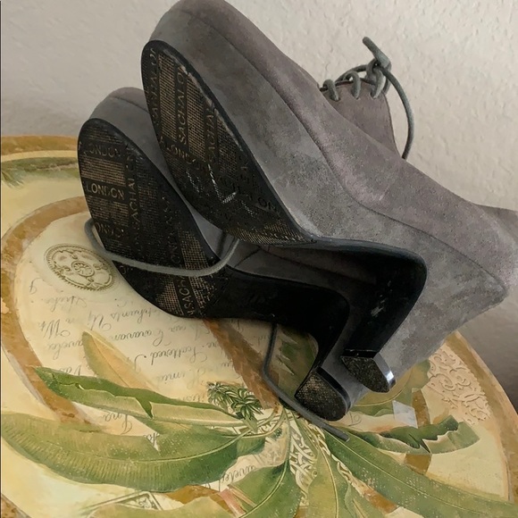 shoes - Picture 6 of 7